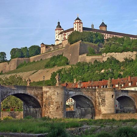 Ferienwohnung Am Wasserschloss 1-3 Ochsenfurt Bagian luar foto